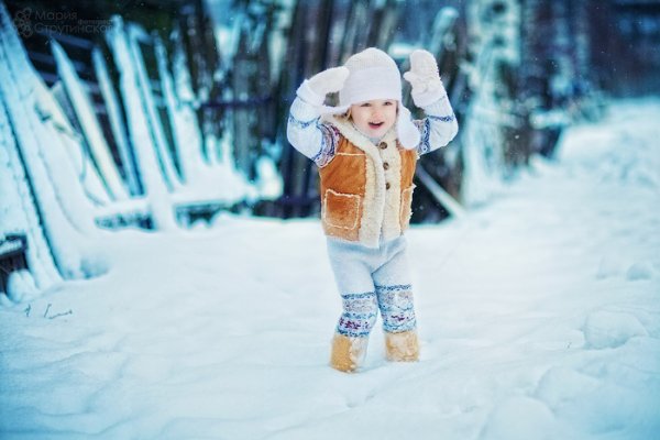 Мальчики зимой на улице