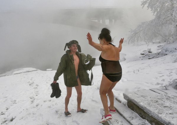 Прорубь зимой