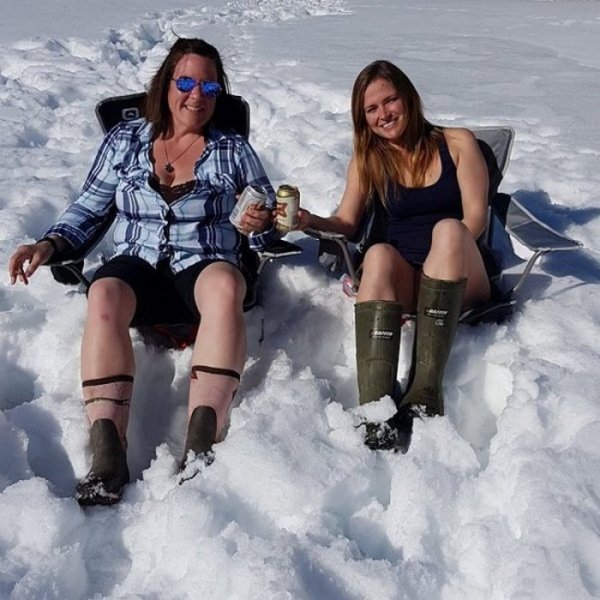 Баба в снегу смешные