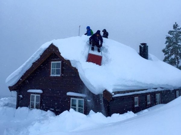 Снег на крыше