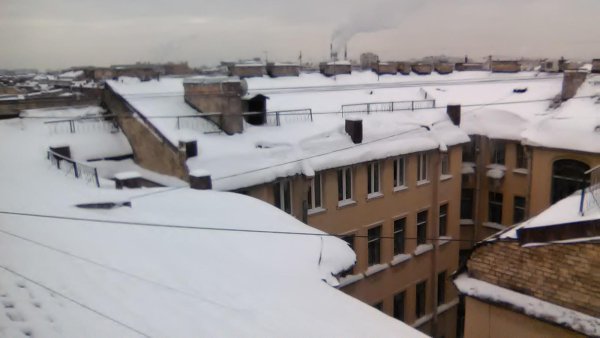 Крыши домов зимой