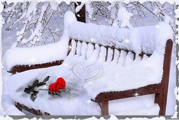 Скамейка под снегом