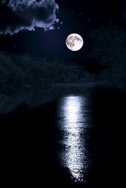 Отражение Луны в воде