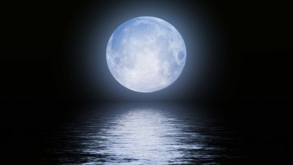 Отражение Луны от воды