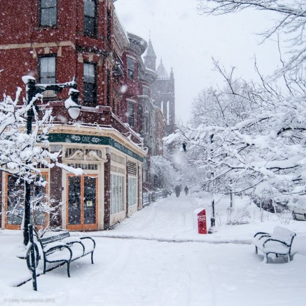 Зимние снежные улицы