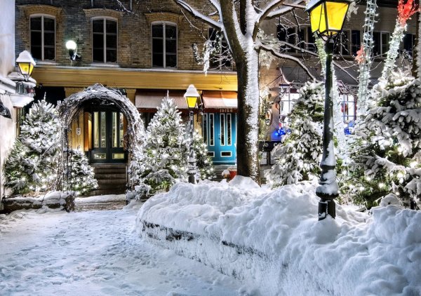 Заснеженные новогодние улицы