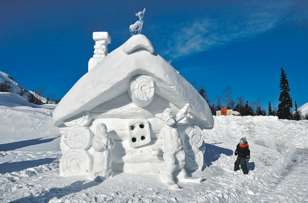 Домик из снега