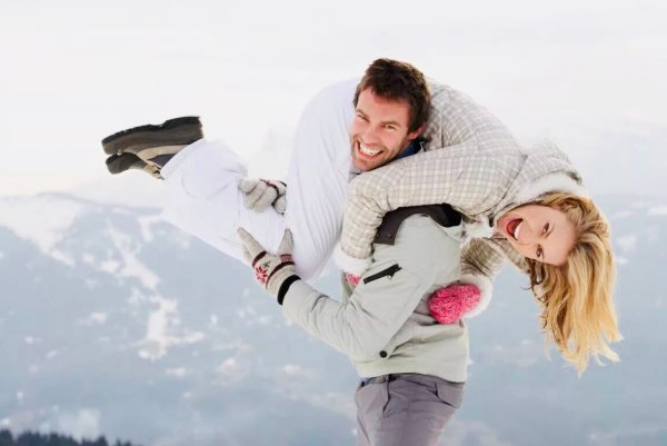 Счастливые люди зимой