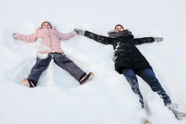 Девушка в сугробе