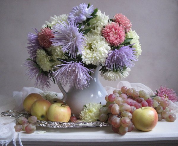 Астры и фрукты