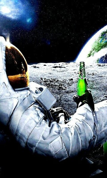 Космонавт с пивом