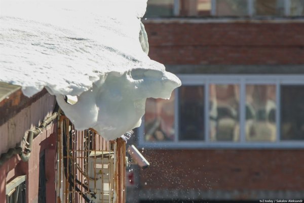 Сход снега с кровли