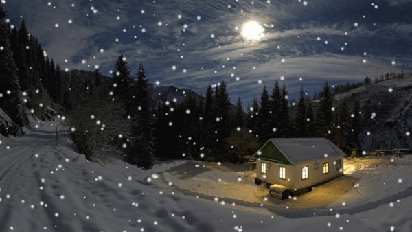 Домик с падающим снегом
