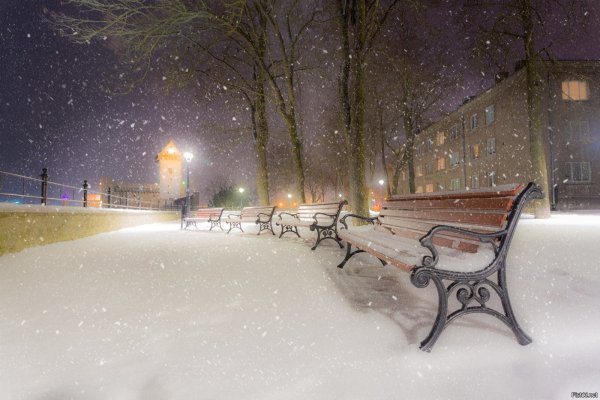 Снег идет вечером