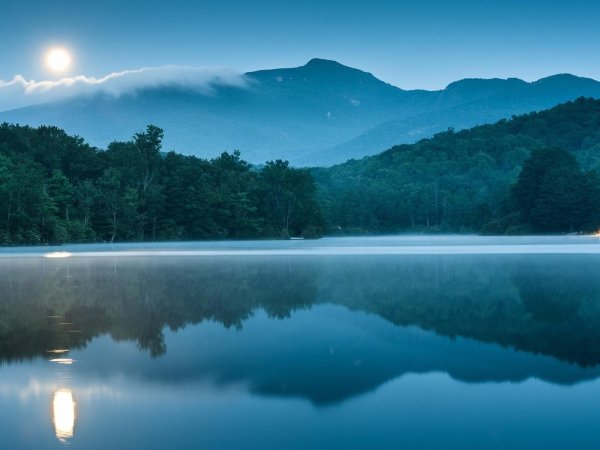 Фирвальдште́тское озеро ночью