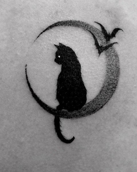 Стилизованный тату кошка - стоковый векторный клипарт
