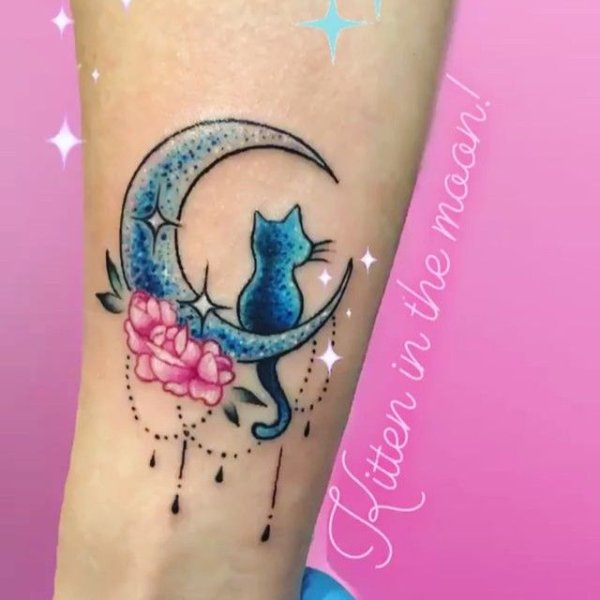 Тату кошка на Луне