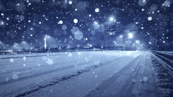 Снег ночью