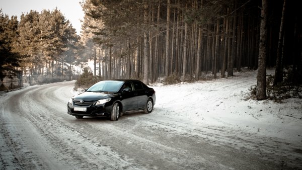 Тойота Королла в снегу