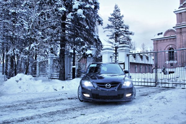 Автомобиль в снегу