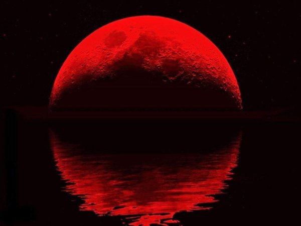 Кроваво красная Луна