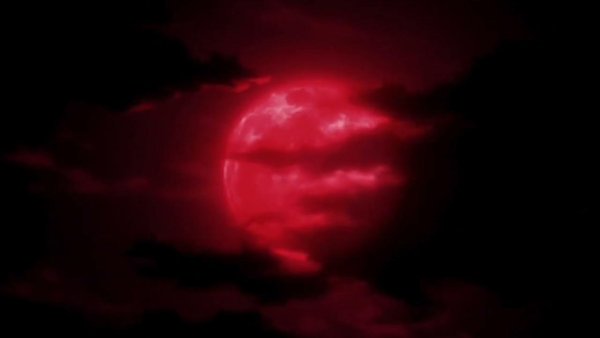 Красная Луна гиф