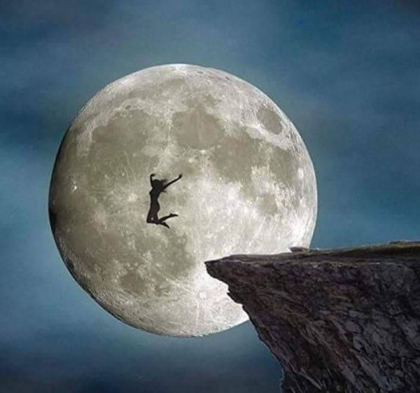 Прикольные снимки с луной