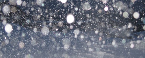 Мокрые хлопья снега фото