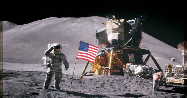 Нил Армстронг на Луне