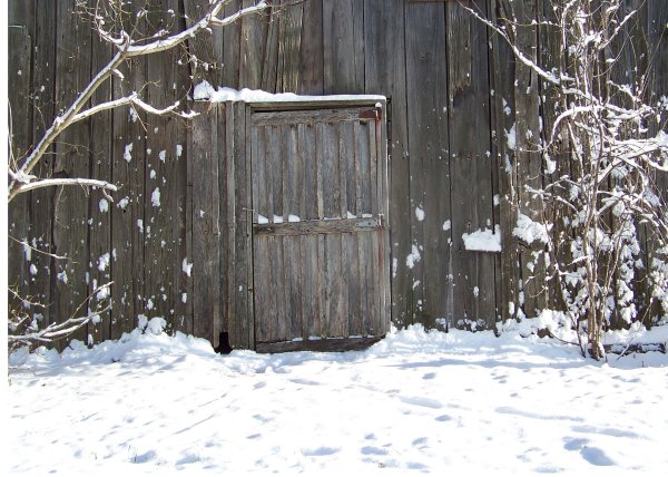 Дверь в дом зима