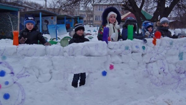 Снежная крепость в детском саду