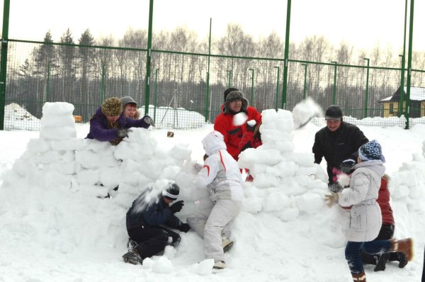 Зимние забавы Снежная крепость