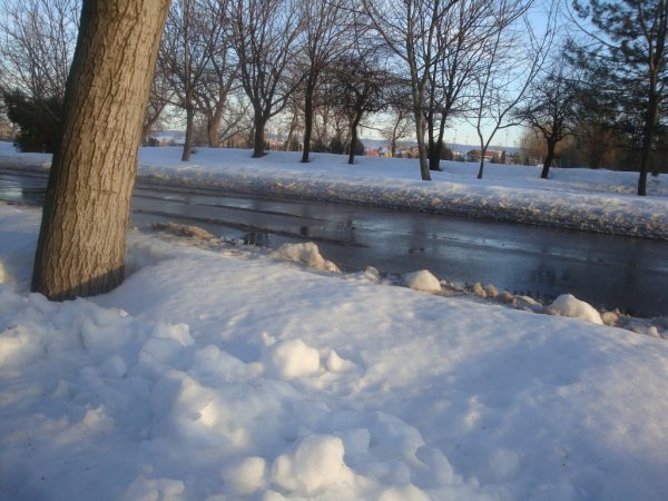 Таяние снега в городе