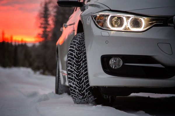 Красивая машина зимой