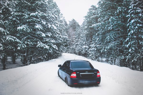 Лада Приора черная зима