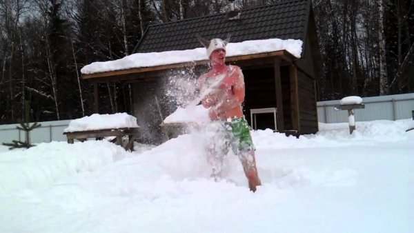 Купание в снегу