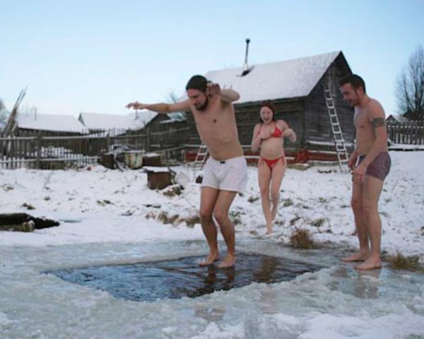 Прорубь в деревне