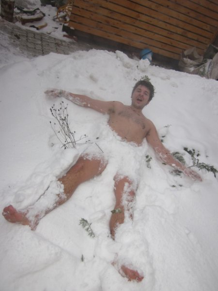 Из бани в сугроб