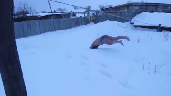 Прыгнуть в сугроб