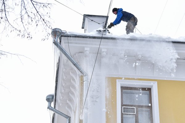 Уборка снега с крыш многоквартирных домов