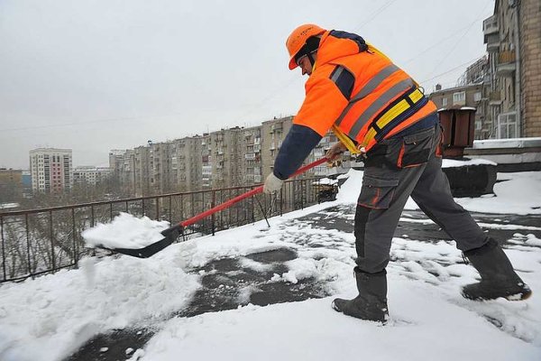 Уборка снега с крыш