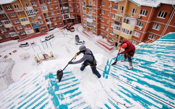 Уборка снега с крыш