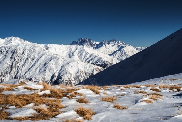 Грузия заснеженные вершины