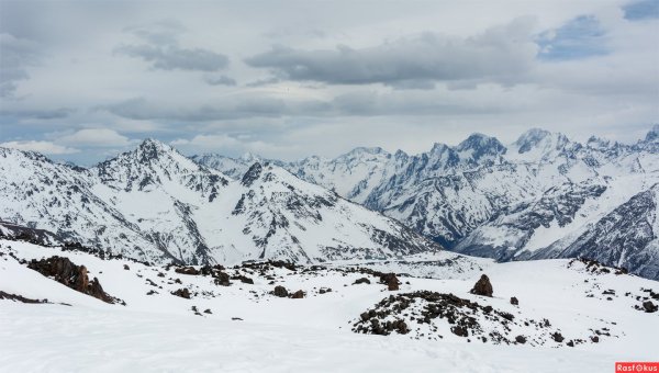 Снежная вершина Приэльбрусье