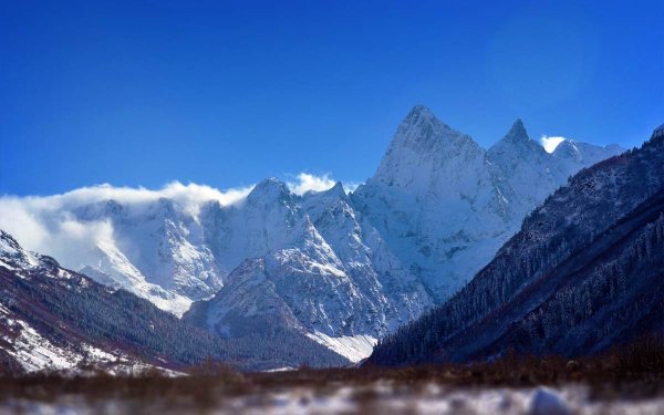 Снежные горы Кавказа