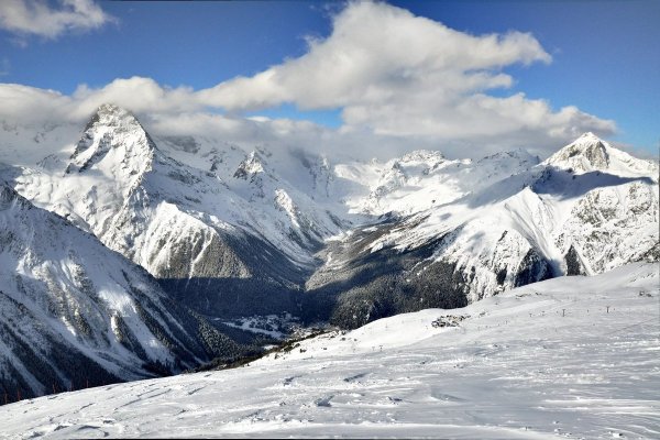 Снежные горы Домбай