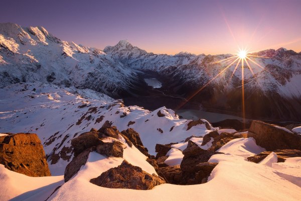 Рассвет в горах зимой