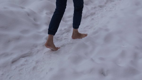 Босая на льду