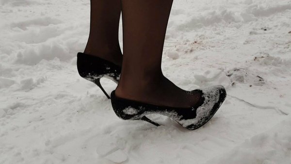 В туфлях по снегу
