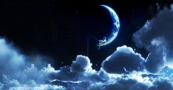 Месяц в облаках